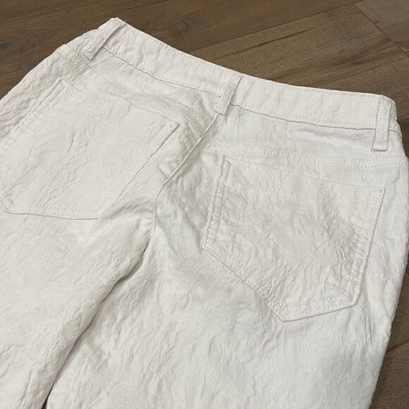 Simply Vera Wang white crinkle denim cropped pants size 2 - Picture 7 of 7